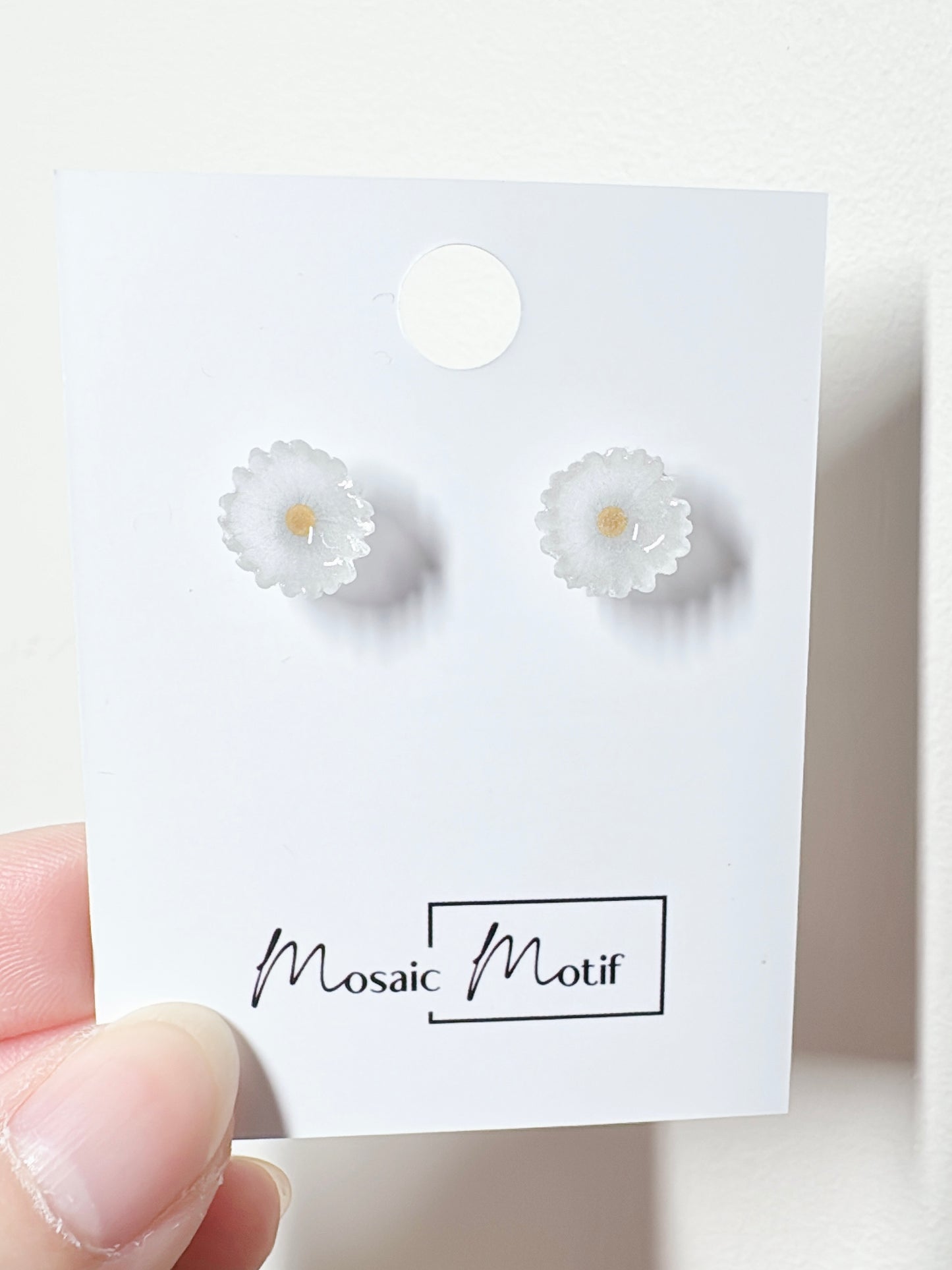 Floral daisy mini stud earrings