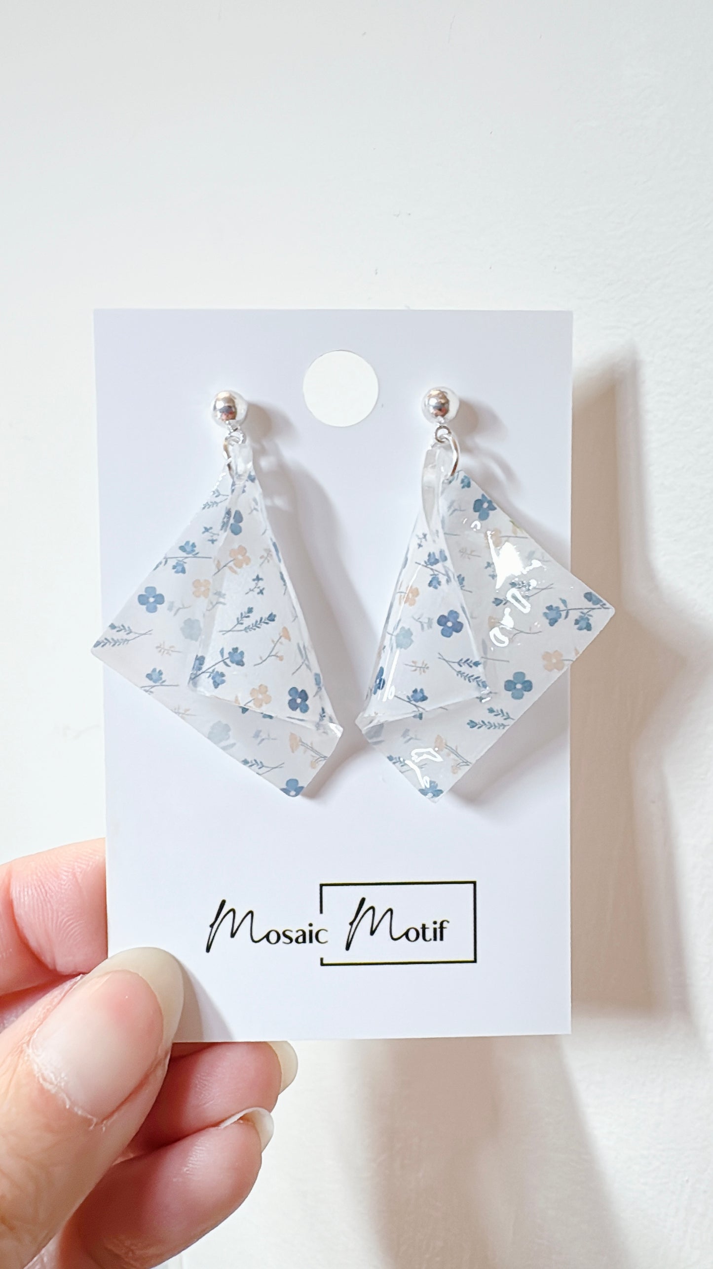 Handkerchief dangle (Spring)