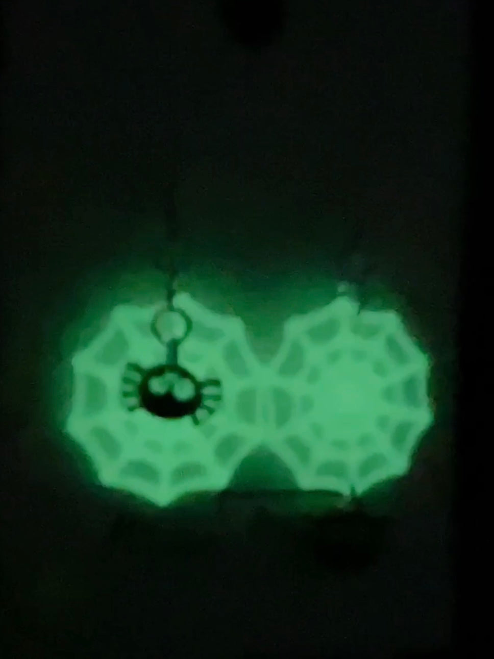 (🎃) Halloween glow in the dark spider