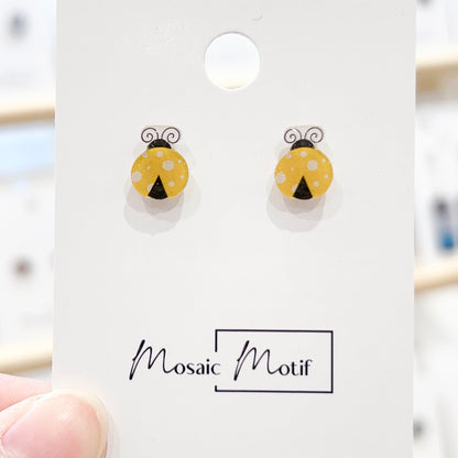 Assorted stud earrings (9 variants)