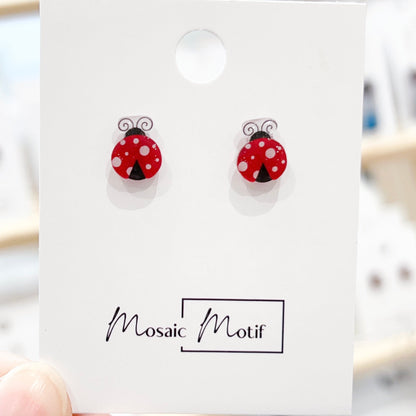 Assorted stud earrings (9 variants)