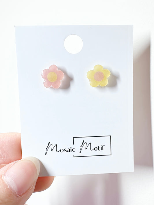 Floral mini stud (multiple colours)