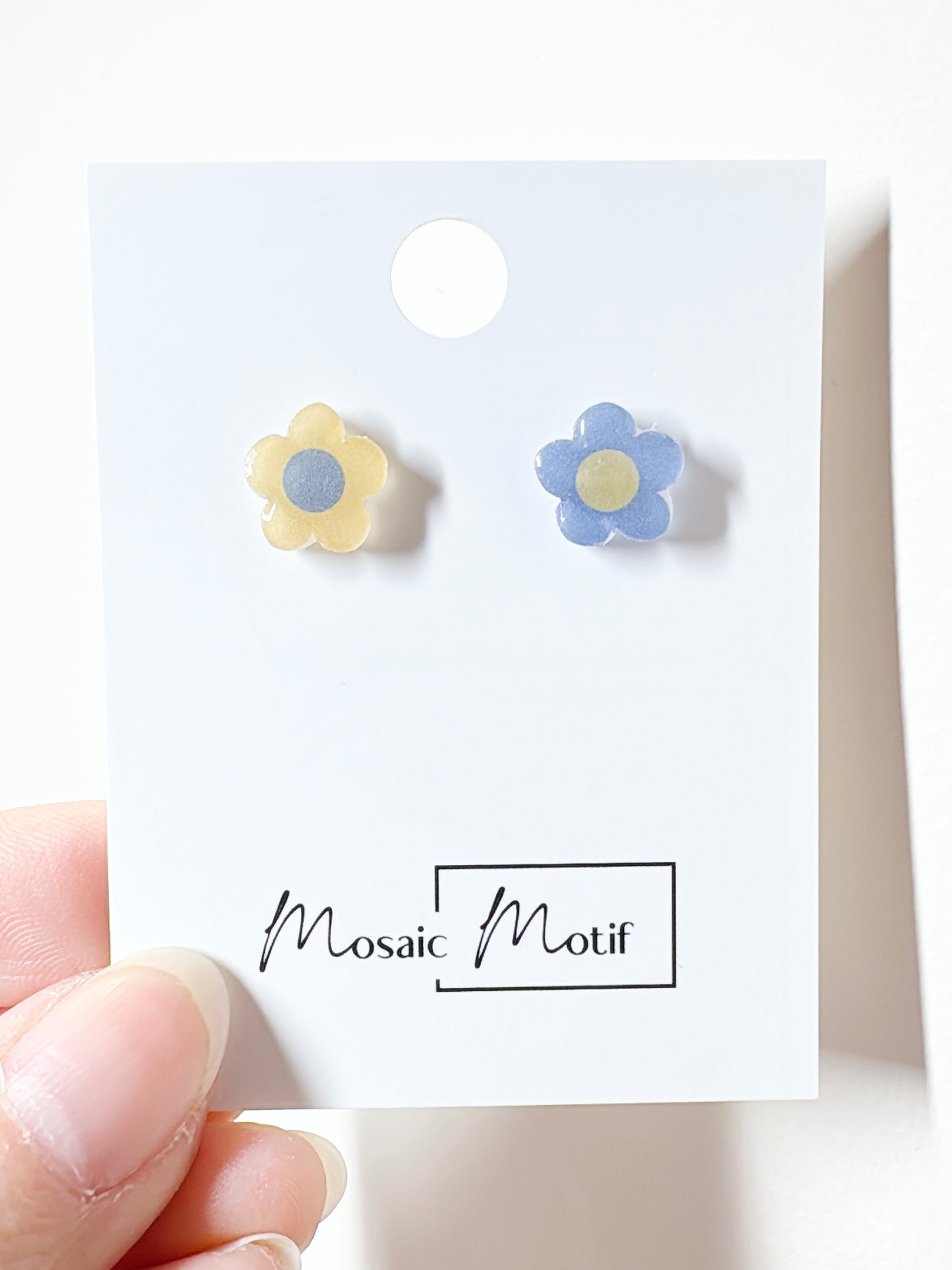 Floral mini stud (multiple colours)