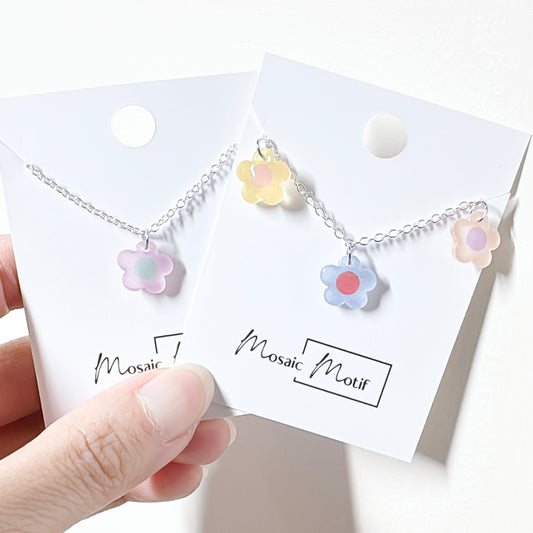 Floral mini necklace (random colours)