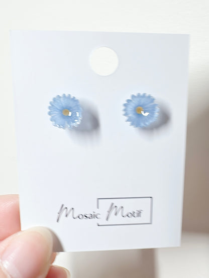 Floral daisy mini stud earrings