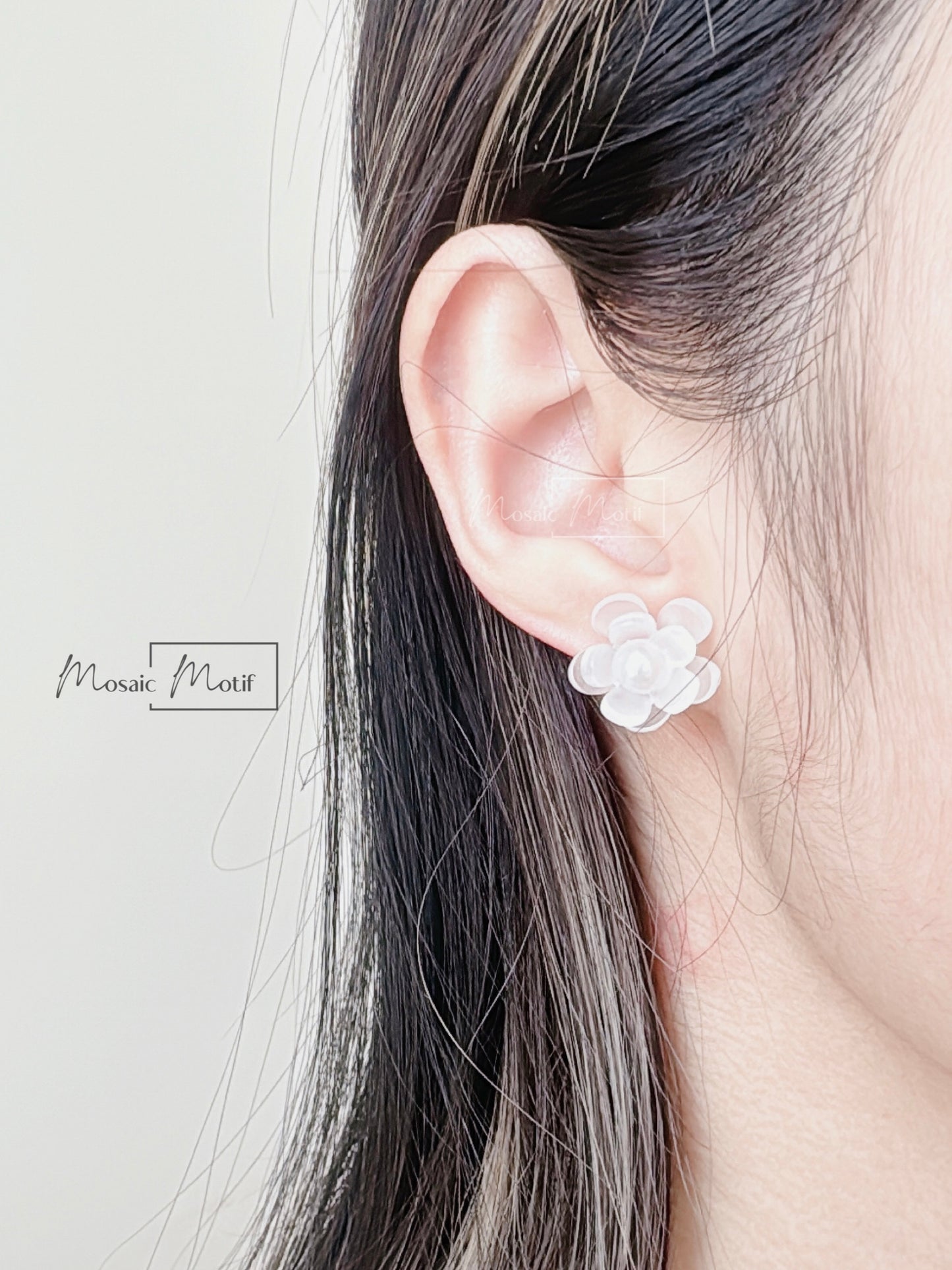 Floral 3D stud - Daisy