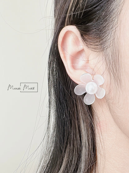 Floral 3D stud earrings - Daisy