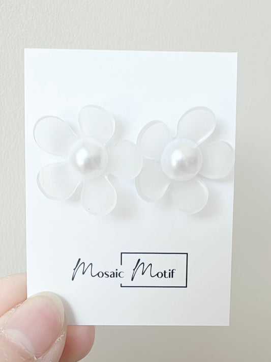Floral 3D stud - Daisy