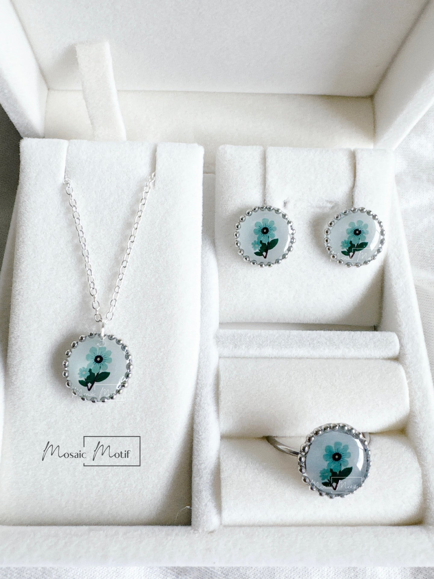 Floral Vintage gift set (earrings, necklace, ring)